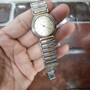 Đồng hồ đeo tay nữ Moi Devx levr 31mm second hand si Nhật