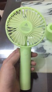 Quạt mini tích điện cầm tay có đế để bàn 3 tốc độ gió ( SIÊU MÁT )