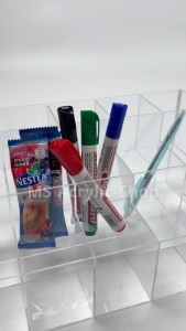 ชั้นอะคริลิคใสไล่ระดับ 3 ชั้น 15 ช่อง วางปากกา ครีมซอง วางขนมขาย ชั้นวางอะคริลิค ชั้นวางของ ที่วางของอะคริลิค