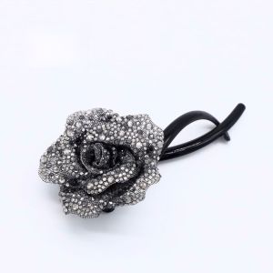 New Platinum Thought Rose Flower Girl Clip 2024 Fashionable Versatile One-Word Clip Elegant Ladybug Design Hair Accessories