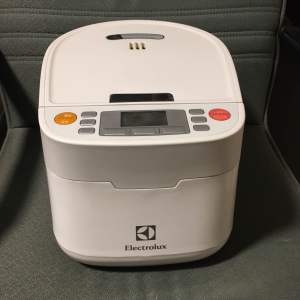 ELECTROLUX หม้อหุงข้าวดิจิตอล (600วัตต์ 1.2ลิตร) รุ่น ERC6503W ( มือสอง ) สภาพดี ใช้งานได้ปกติ มีร่องรอยตามการใช้งาน