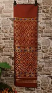 156.ผ้าไหมแกมฝ้าย ผ้าทอทั้งผืน ลายลาวครั่ง สีแดง