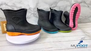 รองเท้าบูทกันน้ำ รองเท้าบูทสั้น บูทยางกันน้ำ บูทข้อสั้น Arrow Star รุ่น A555 ดำพื้นสี สูง 7 นิ้ว รูปแบบสีสันสกูล กระดาษและความสูง 7 นิ้ว