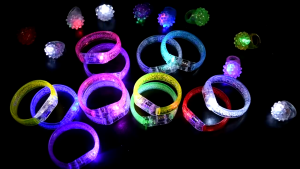 Party Supplies LED Glow Bracelet Concert Lights LED Bubble Ring Light Battery Operated Glowing Bracelet Fluorescent Glow In The Dark Halloween Decoration