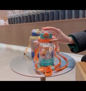ALIA Botol Minum Anak Sedotan Tali Karakter Astronot 700ml