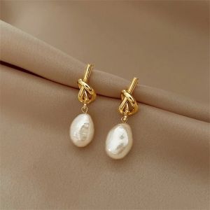 2026 New French Elegant Gold Color Bean Spliced Flat Pearl Earrings for Korean Fashion Jewelry Party Womens Sweet Accessories