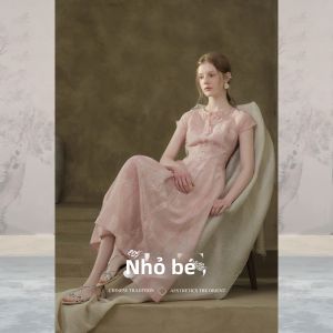 JK&JS | Đầm Cheongsam Màu Hồng Thêu Hoa trên Vải Lụa Linen