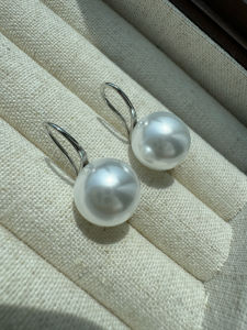 Classic Pearl High Heels Stud Earrings Womens Minimalist High-End Short Dangle Earrings Never out of Style Fashion Jewelry
