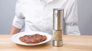 Máy Xay Tiêu Cầm Tay Sạc Pin USB Lưỡi Nghiền Gốm Có Đèn Led Xay Êm và Nhanh Điều Chỉnh Được Độ Mịn
