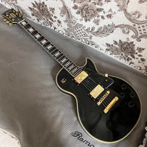 กีตาร์ไฟฟ้า Gibson Les Paul สีดํา