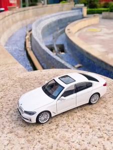 1:24 5 Series 530Li M4 Model Toys Cars Alloy Diecast Wheel Pull Back Miniature Car Doors Opened Vehicle Perfect Gifts for Kids
