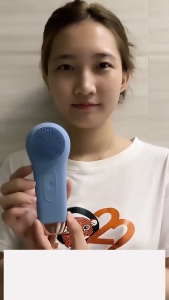 Máy rửa mặt massage đẩy tinh chất nóng lạnh liệu pháp ánh sáng và nhiệt NEVAKI Multi-task Cleansing