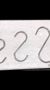 ตะขอตัวเอส（S）สแตนเลส ตะขอแขวนตัวเอส ตะขอสแตนเลส ตะขอแขวนในครัว ตะขอเกี่ยว รับประกันแข็งแรงทนทาน ไม่เป็นสนิม สินค้