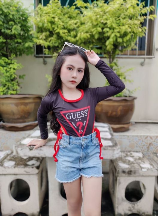 ชุดบอดี้สูทเลียนแบบผู้ใหญ่ สกรีนหน้าหลัง เอาไว้ใส่คู่กับกางเกงยีนส์เก๋ๆ ...