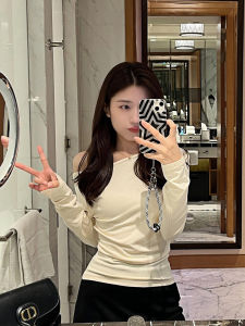 เสื้อยืดแขนยาวทรงสลิมฟิตสำหรับผู้หญิงในฤดูใบไม้ร่วงปี 2024 สไตล์เกาหลี ทรงสลิมฟิต เสื้อเชิ้ตทรงเข้ารูปสีพื้น