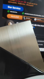 แผ่นสแตนเลส เกรด304  ขนาด 20x20 cm ผิวแฮร์ไลน์ (HL) ปิดฟิล์มกันรอย