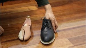 HOL 1 Pair Twin Tube Adjustable Shoes Stretcher Cedar Wood Shoe Tree for Mens Women US 4-12