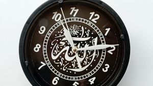 Jam Dinding Kecil Minimalis Meja Murah Anak Kantor Kamar Kaligrafi Hitam Putih Diameter 20cm Monza 777