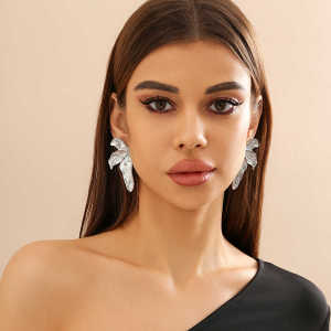 2024 New Arrival Vintage Leaves Trendy Earrings Female Accessible Luxury Fancy Vintage Stud Earrings Special-Interest Earrings Female