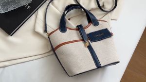 EvoQuest หนังPU กระเป๋าสะพายไหล่ขนาดใหญ่ สไตล์เกาหลี แฟชั่นผู้หญิง มินิมอล กระเป๋าถือ สไตล์เรโทร