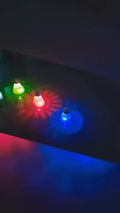 Penghantaran dari China [2025] Kokang Badminton Nilon Plastik Glow-in-the-Dark Tahan Lama dengan Lampu Pelbagai Warna Tersedia Sesuai untuk Dewasa dan Kanak-kanak Bola Hiburan dan Latihan 3.5