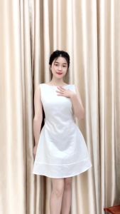 Đầm dự tiệc cổ tròn kèm hoa thanh lịch Rose Dress