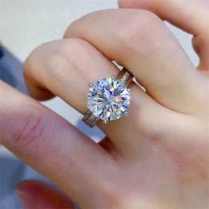 Reraya แหวนเพชรทรงเหลี่ยมฝังเพชรโมอีส  เงินแท้ 92.5% ชุบทองคำขาว-B5367