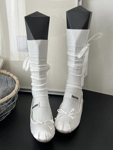 ถุงเท้าผ้าฝ้ายลายโบว์ผูกหัวเข็มขัดสีขาวสไตล์บัลเล่ต์ ถุงเท้าข้อสั้นสำหรับผู้หญิง ฤดูใบไม้ผลิและฤดูร้อน สไตล์หวาน เอวกลาง เส้นใยโพลีเอสเตอร์