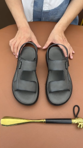 PAMATE Sandal Pria Fashion Nyaman dan Elegan Versatile Sendal Nyaman Kasual Sandal Kekinian