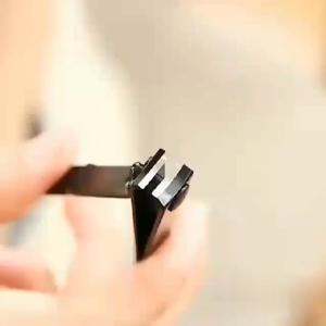 Bộ Bấm Móng Tay Mercedes-Benz Cao Cấp 4 Món – Hộp Kim Loại Sang Trọng Sắc Bén Không Gỉ