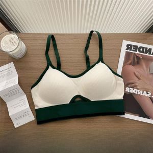 เสื้อชั้นในกีฬาสีแดงสำหรับผู้หญิง ชุดชั้นในรัดหน้าอก ถุงเท้าสั้น ชุดชั้นในกีฬาป้องกันการหย่อนคล้อย ชุดชั้นในกีฬาสำหรับผู้หญิง