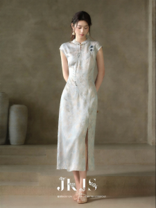 JK＆JS | Đầm Qipao Lụa Vải Lin Đính Hạt và Thêu Ngọc Trai