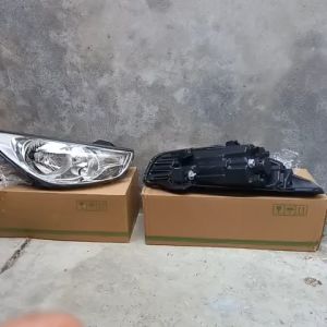 Đèn pha/Đèn lái trước Hyundai Tucson 2011-2012. 2.0 bản nhập. Bóng halogen