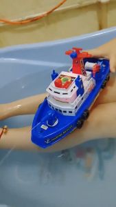Sprayable electric sea fire boat model music lighting children can launch the water toy boat bath speedboat steamer