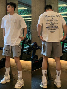 เสื้อยืดแขนสั้นผ้าฝ้ายสไตล์อเมริกันสำหรับผู้ชายในช่วงฤดูร้อน เสื้อยืดทรงหลวมพิมพ์ลายฮิปฮอปแบบลำลอง เสื้อตัวบน