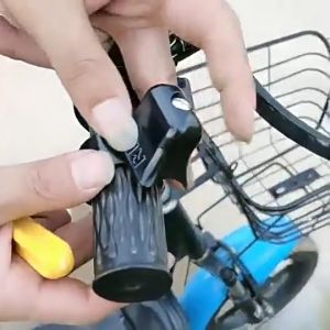 Motorcycle Accelerator Booster Assist Handle Control Grip Throttle Assistant Clip Non-Slip Cruise Control Wrist Rest