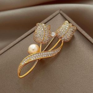 Bros bunga tulip warna emas aksesoris fashion
