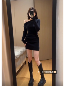 ชุดเดรสยาวทรงสลิมฟิตสไตล์ฝรั่งเศสสำหรับผู้หญิงในฤดูหนาว เอวสูง โชว์ไหล่ กระโปรงทรงเอ เสื้อชั้นในแบบสวมหัว