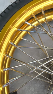 ชุดล้อพร้อมใส่  1คู่ 2 วง ลายเเบทเเลค60/90+70/90-17 นอก-ใน หน้า หลัง ขนาด1.4*17  ดุมเดิมยาซากิ ซี่ลวดยากูโซ่พรีเมียร์ ยางคาเมล ตั้งล้อให้พร้อมใช้ ใส่ยางเติมลมให้พร้อมใช้ พร้อมบูท ลูกปืน สำหรับรถหลายรุ่น เวฟ มีโอ ฟีโน่ ฟิน