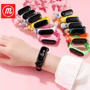 Đồng Hồ Trẻ Em Đeo Tay Điện Tử Nhân Vật Siêu Anh Hùng Có Cảm Biến Đèn Cho Bé Trai Bé Gái