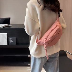 Cute and Lightweight Crossbody Waist Bag Ins Korean bag Japanese Harajuku Chest Bag Womens Sports Waist Bag 腰包 胸包 斜挎包