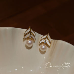 Retro Natural water Pearl Leaf Earrings Womens Fashion Jewelry Vintage Court Style Dangle Earrings Elegant Sensation