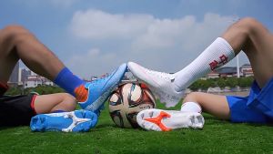 รองเท้าฟุตบอล 2025 สตั๊ด หุ้มข้อ รองเท้าสตั้ด สตั้ดหุ้มข้อ รองเท้าผ้าใบ 【35-45】