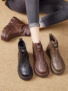 รองเท้าบูทมาร์ตินหนังวัว ฤดูหนาว 2024 สำหรับผู้หญิง ทรงสั้น หนา บุขนแกะ รองเท้าบูทส้นสูงเพิ่มความสูง สไตล์อังกฤษ รองเท้าบูทฤดูหนาว