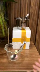 Cốc Thủy Tinh Viền Sóng Kèm Thìa Gấu và Nơ Gắn Xinh Xắn Dung Tích 450ml