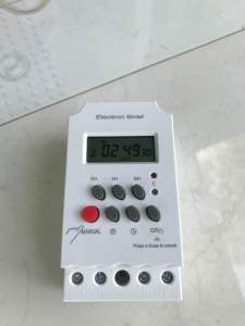 Máy cho cá gà pet ăn tự động thiết bị tải cám cho cá gà động vật nuôi ăn theo thời gian định lượng