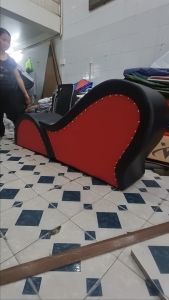 [Sản Xuất Theo Yêu Cầu] Ghế Tình Yêu Nguỵ Trang Màu Đỏ Đen Phối Ghế Tình Yêu Cao Cấp Hình Trái Tim (quà tặng đám cưới)