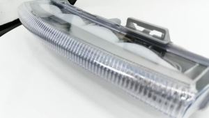 2024 เหมาะสำหรับรถเบนซ์ W204 ไฟตัดหมอก W212 กันชนหน้ารถ LED ไฟวิ่งกลางวัน 2049068900