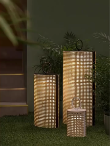 Đèn NLMT Cảnh Quan Cao Cấp Ánh Sáng Cho Ban Công Và Sân Thượng