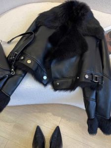 เสื้อแจ็คเก็ตหนังผสมขนสัตว์สีดำ ทรงสั้น อบอุ่น สำหรับผู้หญิง ฤดูหนาว 2025 เสื้อแจ็คเก็ตมอเตอร์ไซค์แบบหนาใหม่ เสื้อคลุมกันหนาว